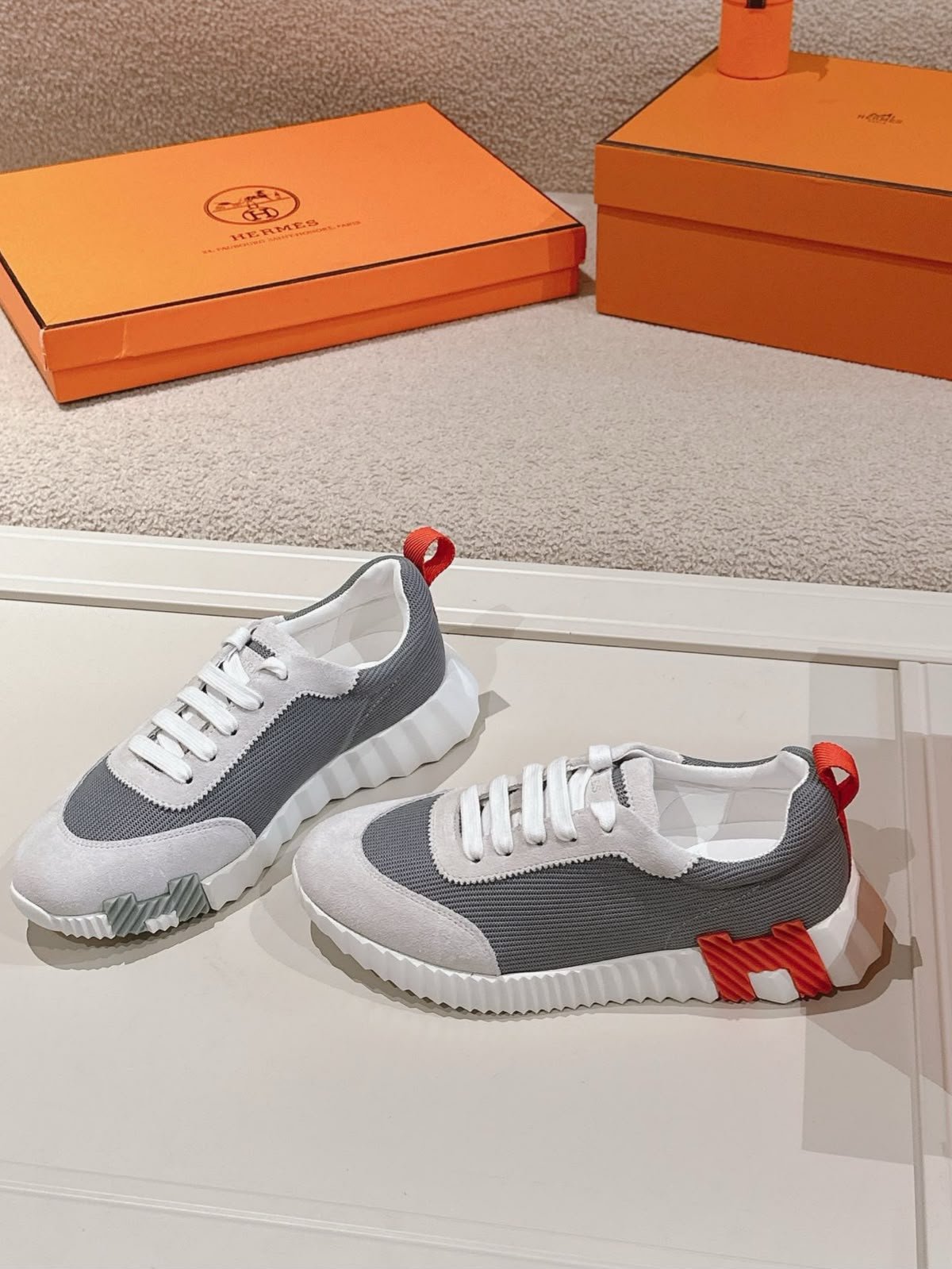 Bouncing Sneakers Red Grey White