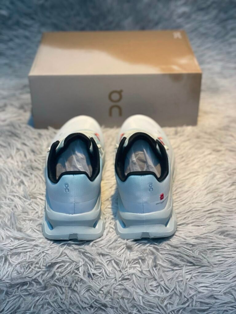 Cloudtilt Sneakers Light Blue White