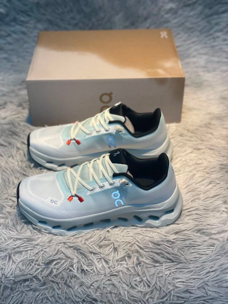 Cloudtilt Sneakers Light Blue White
