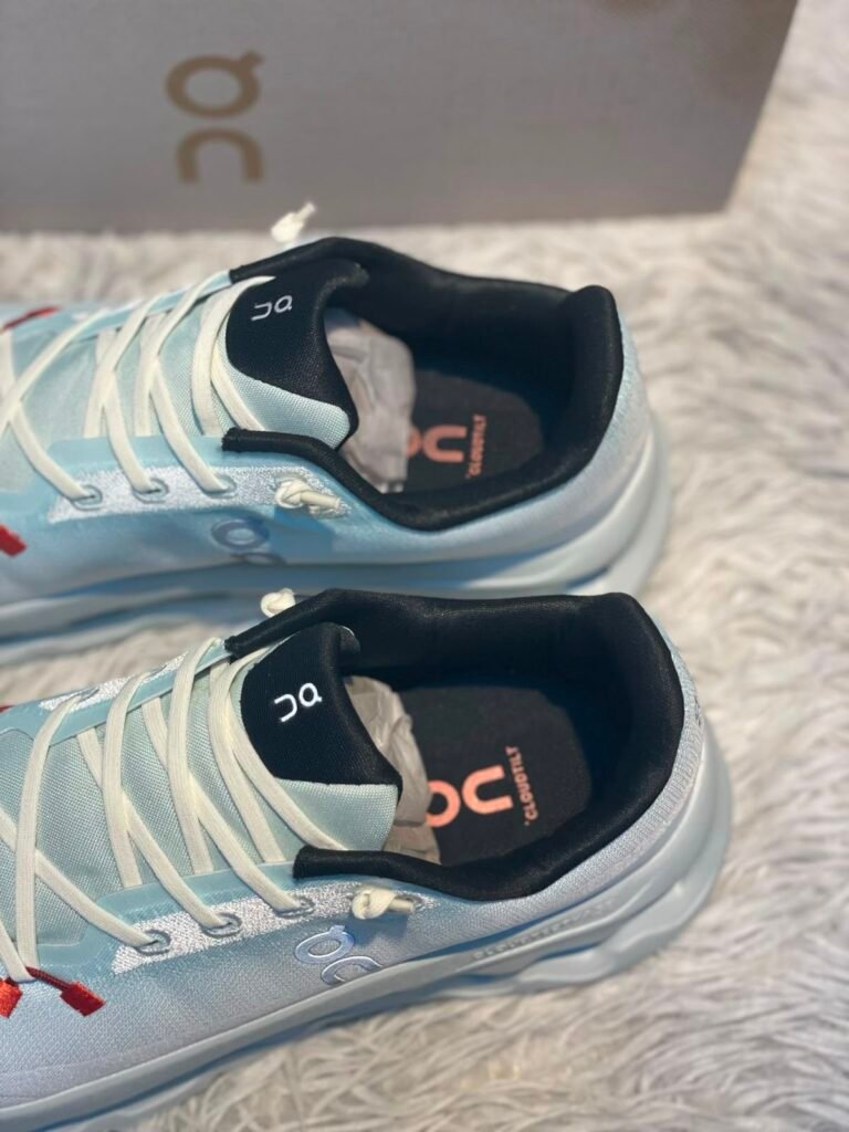 Cloudtilt Sneakers Light Blue White