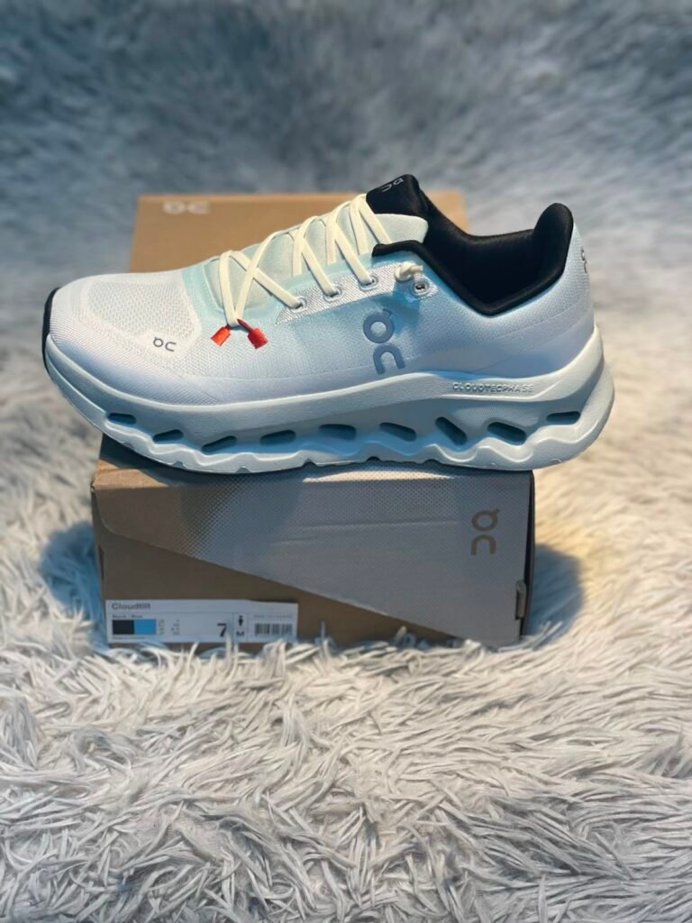 Cloudtilt Sneakers Light Blue White