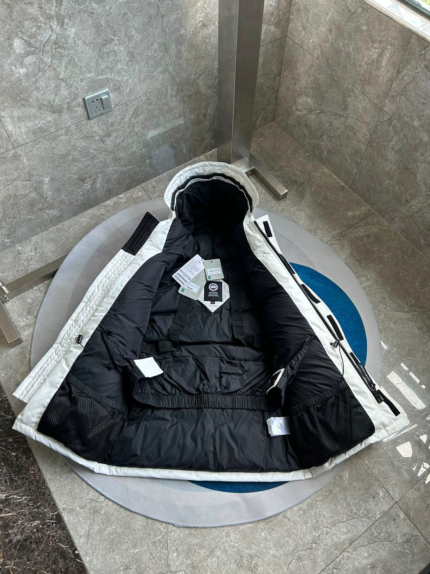 Expedition Parka White