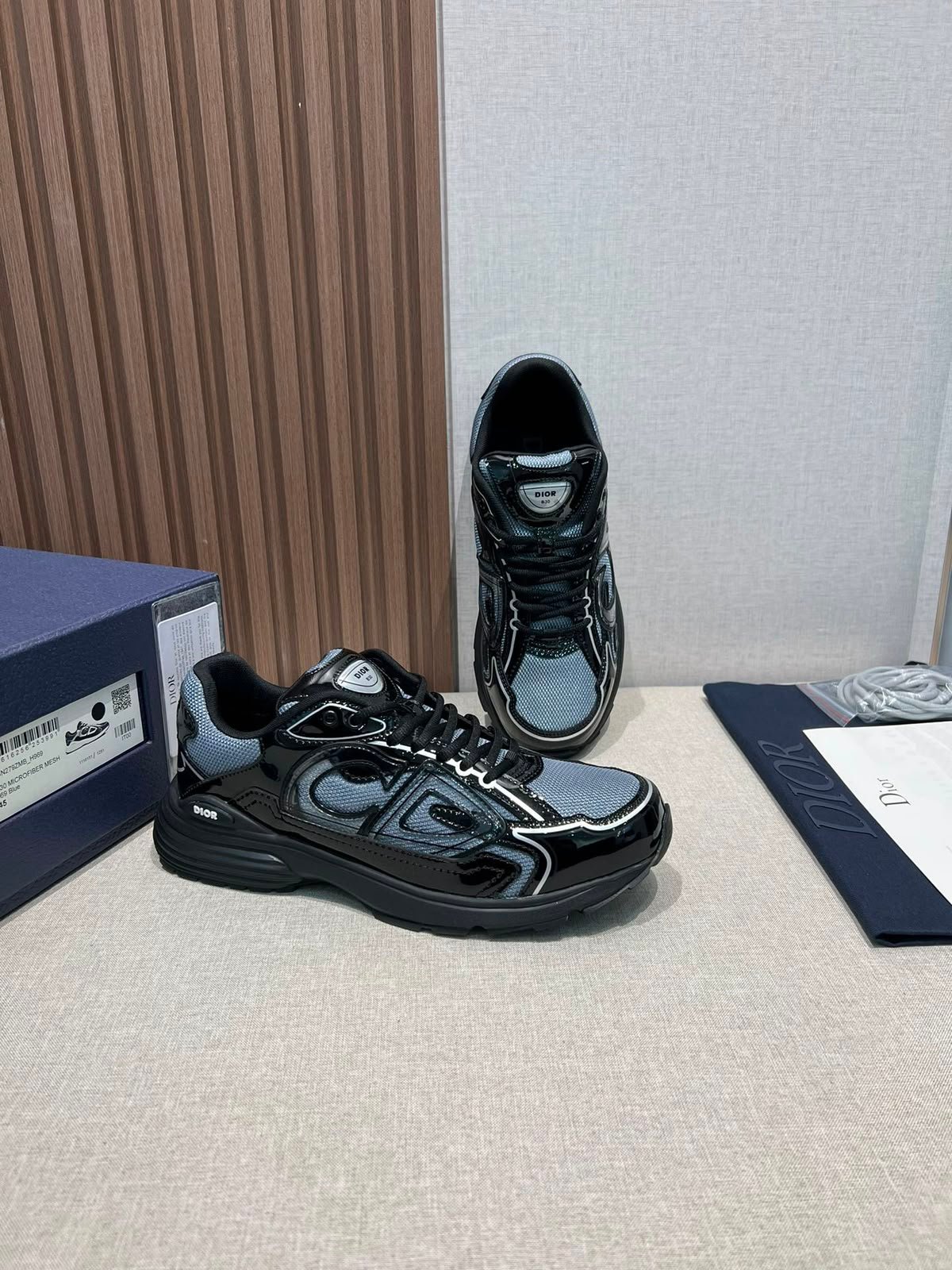 B30 Sneakers