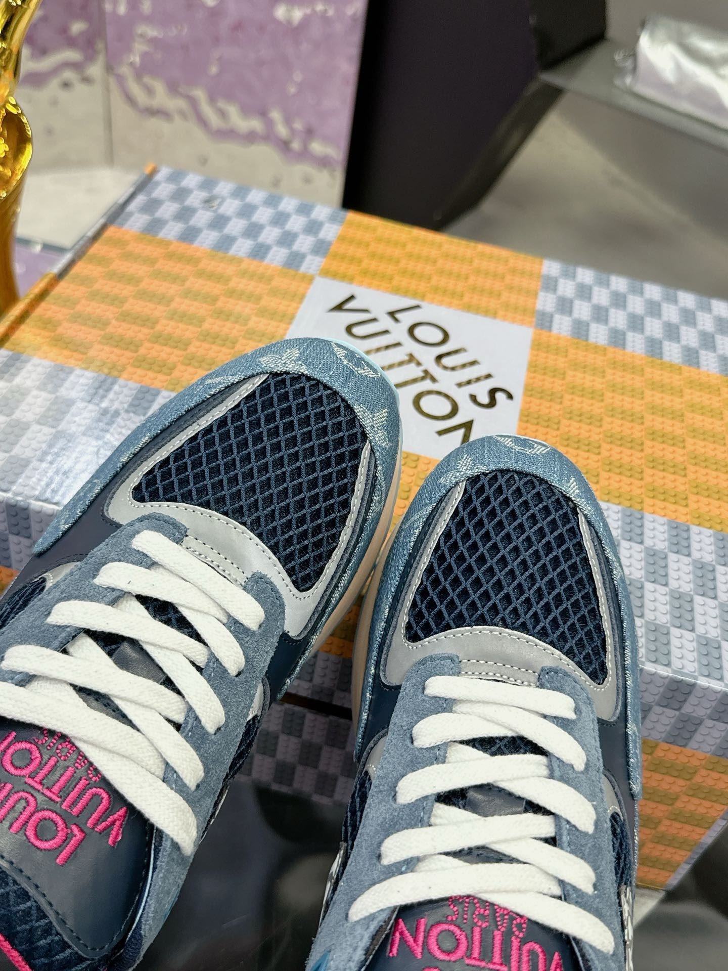 Run Away Sneakers Navy Blue Pink