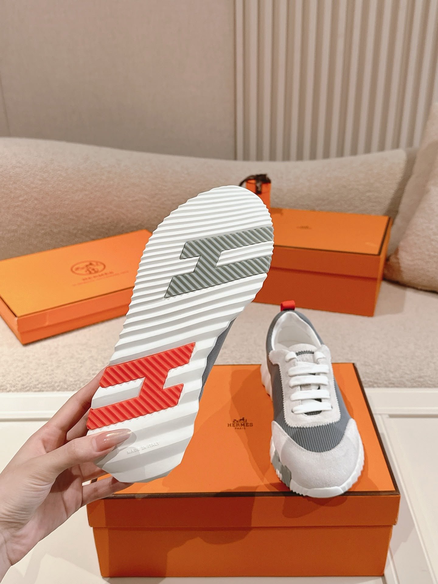 Bouncing Sneakers Red Grey White