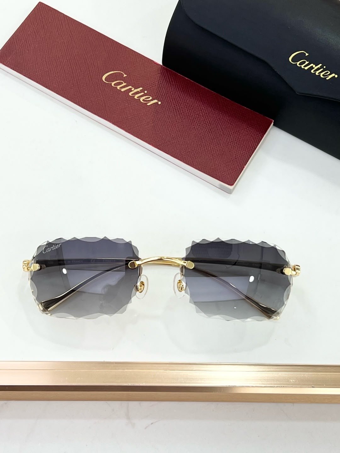 Panthère Zonnebril Grey Gold