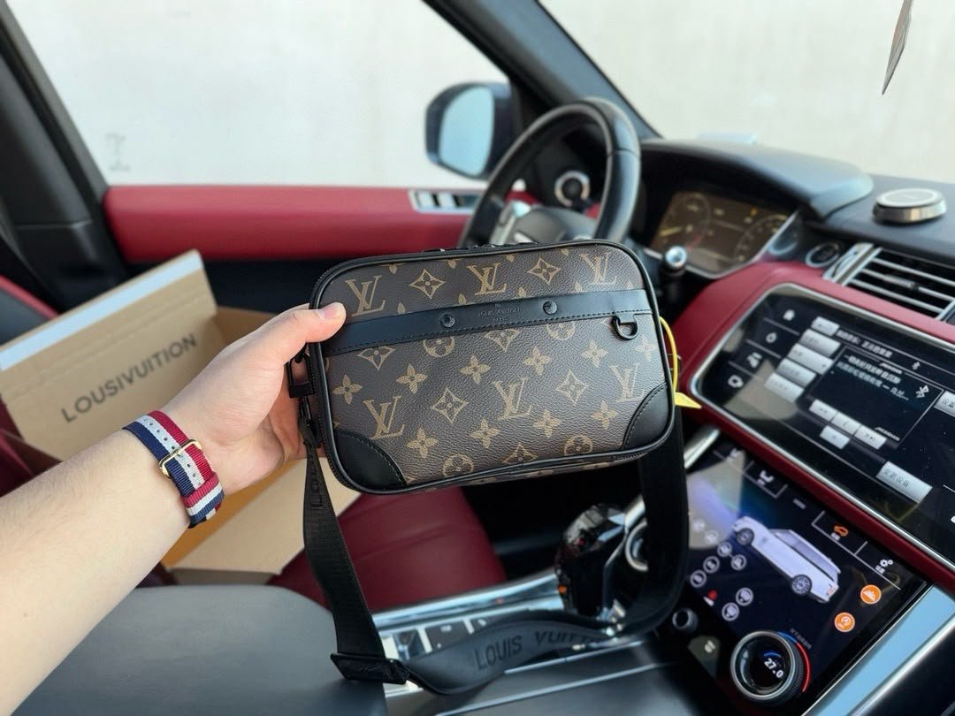 Alpha Monogram Messenger Tas Brown