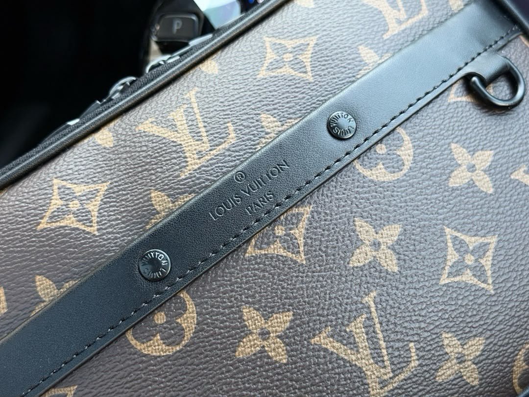 Alpha Messenger Monogram Tas Brown